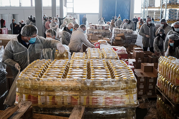 Одлука Покрајинске влада АП Војводине: Десет хиљада пакета за угрожено становништво (ФОТО)